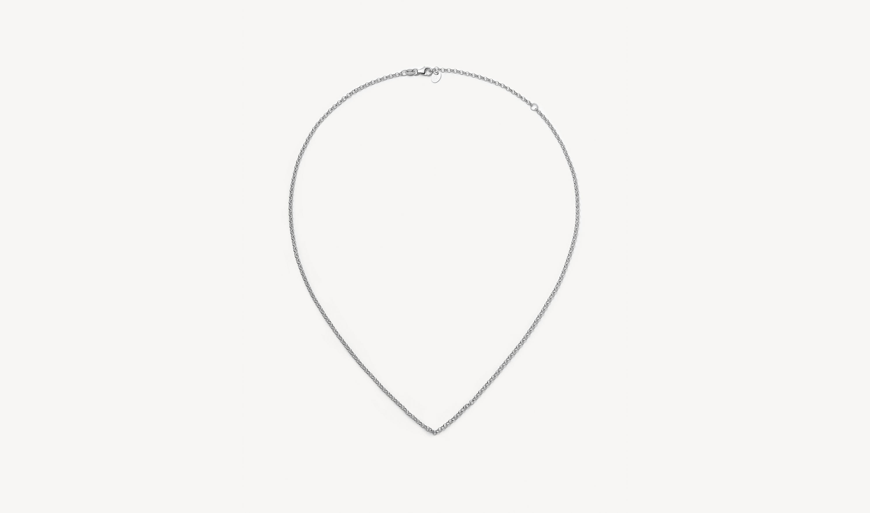 18k white gold rolo chain with small interlinking chains.