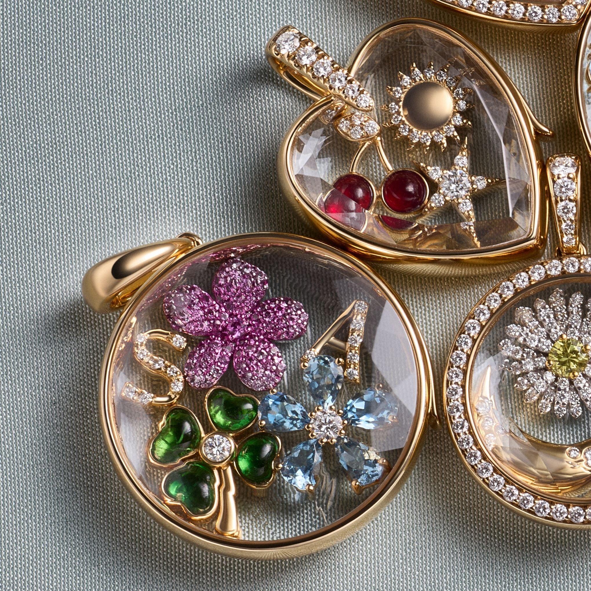 Loquet London 14K ゴールド ラッキーチャームブレスレット Classic Locket Bracelets | 14k Gold | Loquet London