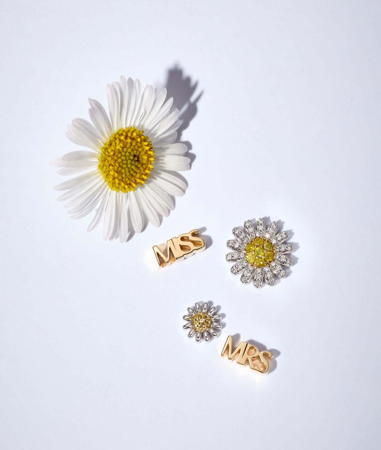 18 yellow gold miss and mrs script word charms with our daisy flower charms and a real daisy flower