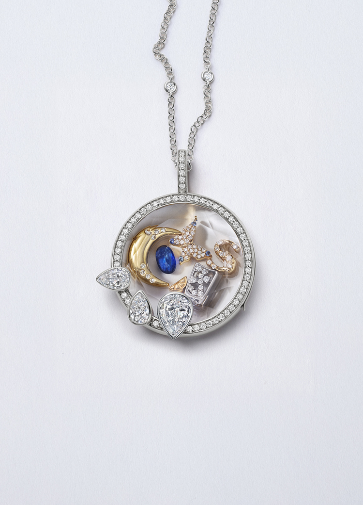 Heritage White Pear Drop Locket 18k